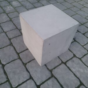 postument betonowy 30x30x30