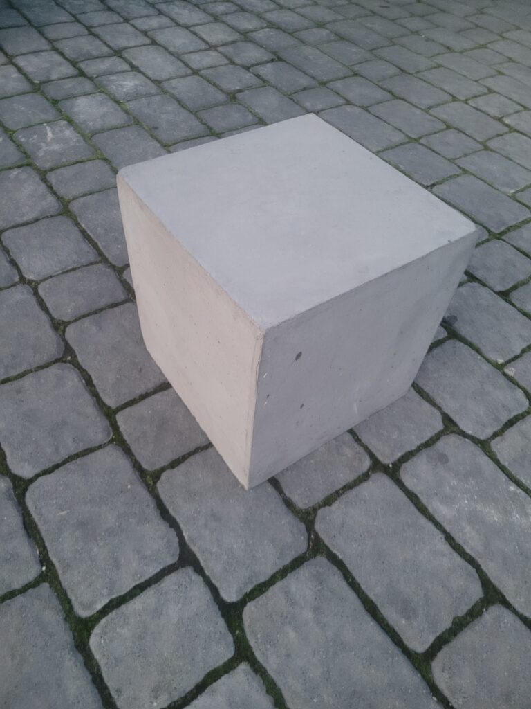 postument betonowy 30x30x30